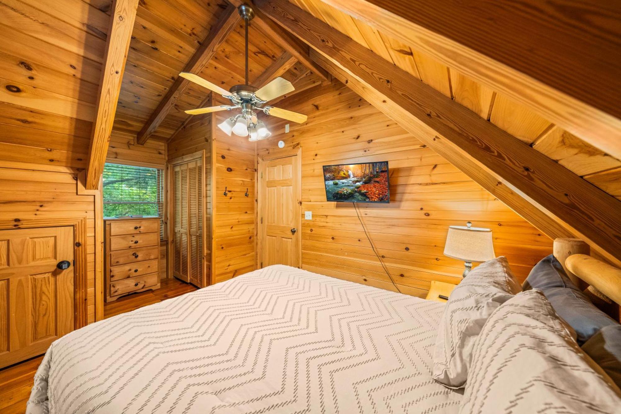 Alpenhaus Cozy Log Cabin - 2 Bedrooms, Hot Tub, Amazing Location! Pigeon Forge Exterior photo